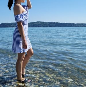 LIKE NEW - Off shoulder summer dress - SUPER cute